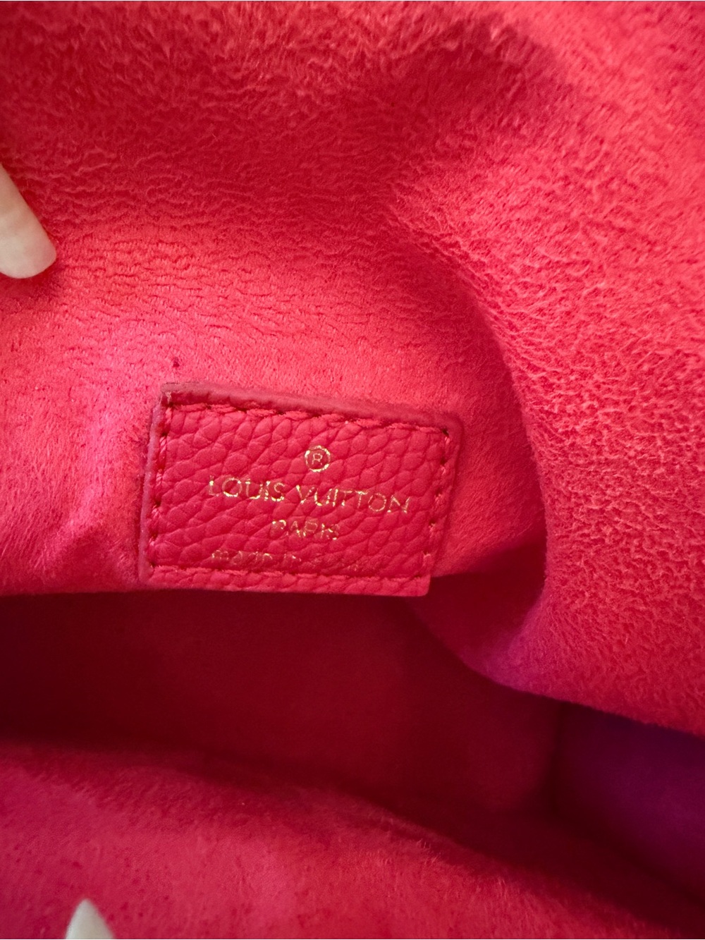 Louis Vuitton Monogram Shoulder Bag with Fuchsia Front Pocket and Gold Chain - Picture 7 of 16
